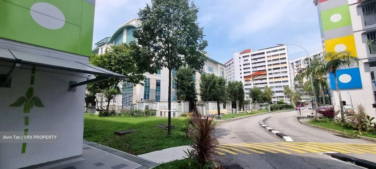 Tampines Street 44 (D18), Shop House #578513791